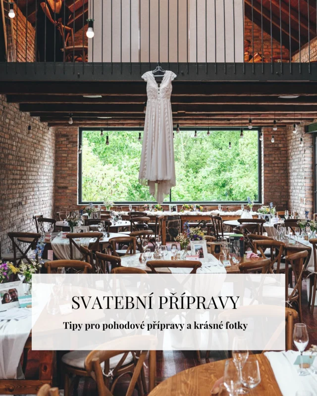Plánujete vy nebo někdo ve vašem okolí svatbu? Možná se vám bude hodit pár tipů, jak se z toho všeho nezbláznit 🙈 Připravila jsem proto sérii rad, které by vám mohly pomoci naplánovat svatbu snů a užít si ji co nejvíce v klidu.
Pro své svatební klienty pak mám podrobného průvodce svatebním dnem, do kterého jsem sepsala své zkušenosti z více jak 15 let focení svateb a samozřejmostí je i předsvatební schůzka, kde celý svatební den důkladně probereme a vytvoříme spolu harmonogram, takže na sebe vše navazuje, jak má 😉